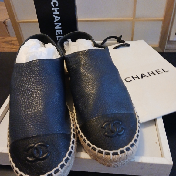 CHANEL leather/ suade lined flat never worn navy blue sz 37 comfy shoes - Picture 4 of 7